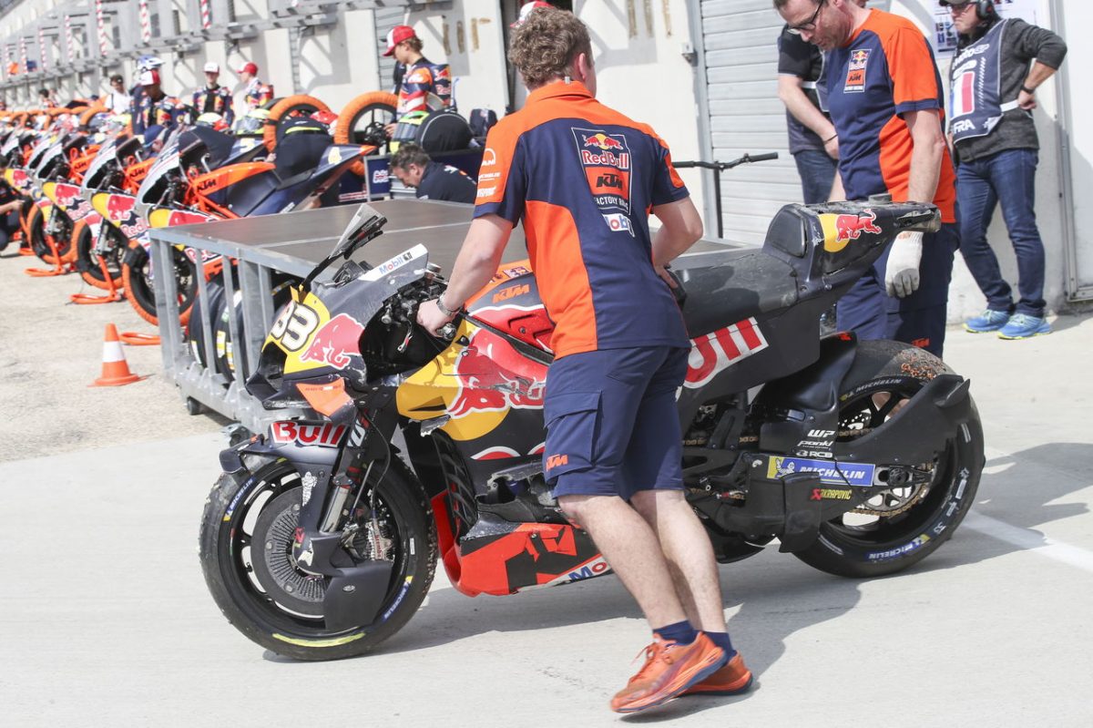 Braking Boundaries: The High-Speed Capture of Brad Binder's 'Wasteful' Crash at Aragon MotoGP