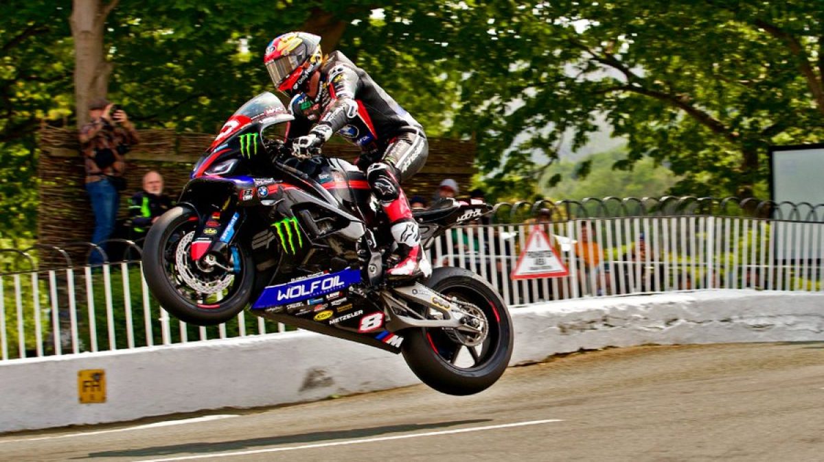 Racing Fearlessly: Davey Todd's Courageous Ride Through the Isle of Man TT Fog