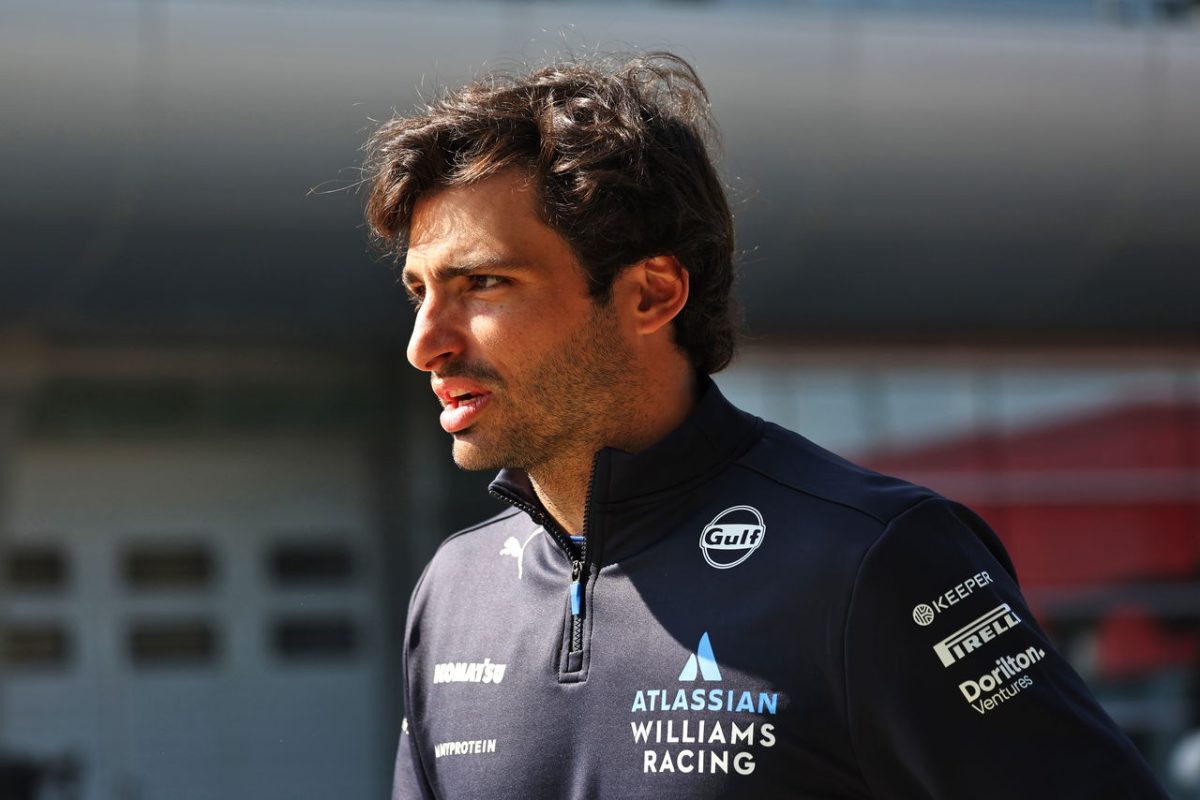 Carlos Sainz Stands Firm: An Unwavering Defense of Fred Vasseur Amid Ferrari Speculation