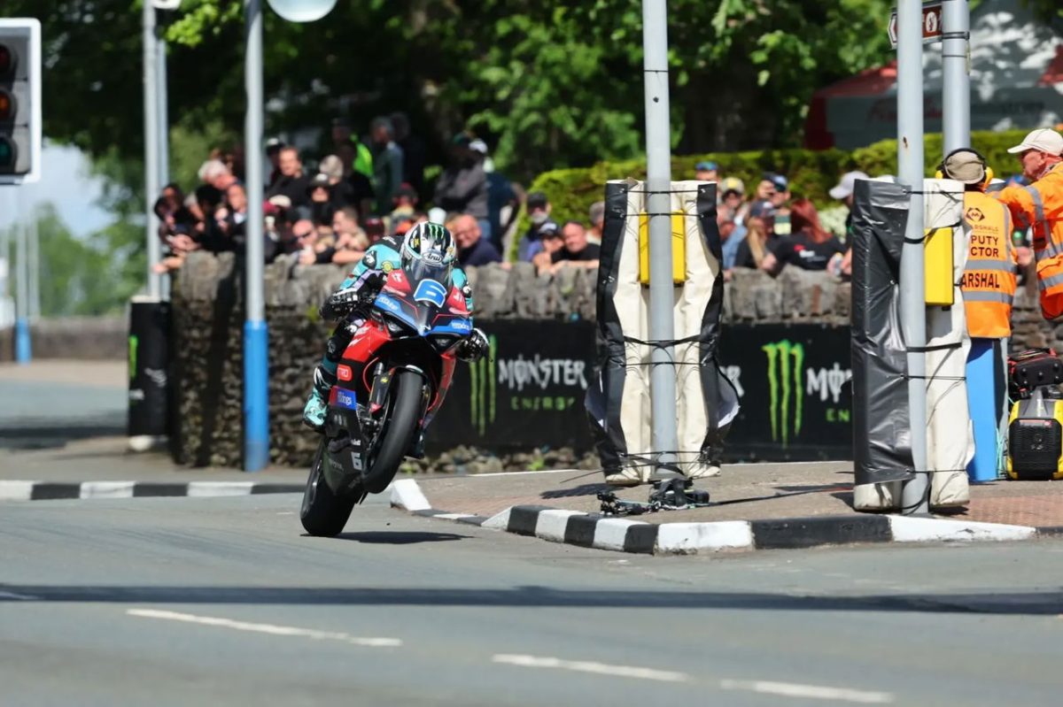 Michael Dunlop Dominates 2025 Isle of Man TT with 30th Career Victory in Epic Supersport Showdown