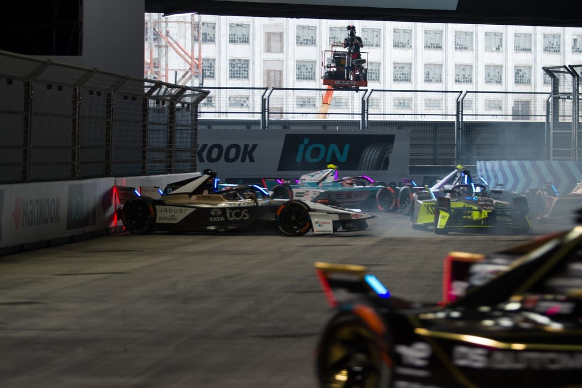 Sparkling Victories and Heartbreaking Defeats: Highlights from Formula E's London Season Finale