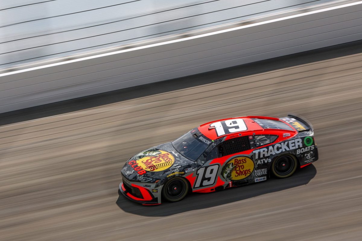 Chase Briscoe &ldquo;had Denny Hamlin there for a second&rdquo; in tense Dover finish