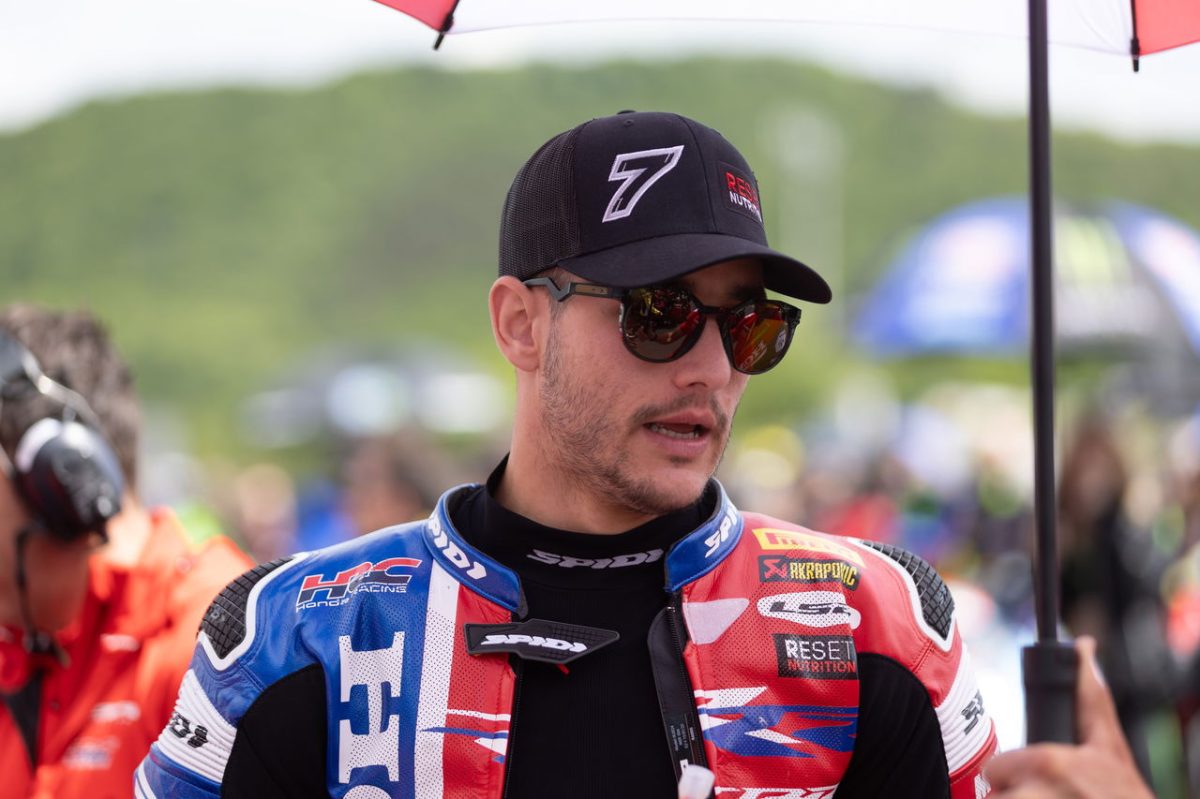 Honda's Battle at the Challenging Donington Park Circuit in UK WorldSBK