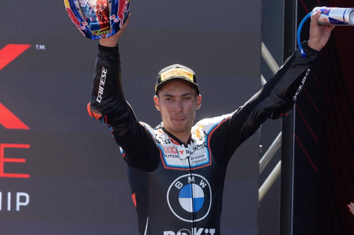 Razgatlioglu's Poise Shines as Lowes Crashes in UK WorldSBK Race 1