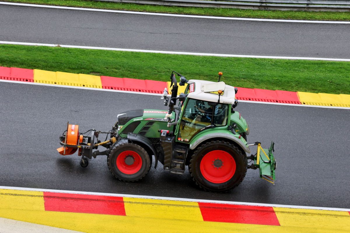 Decoding the Rain: Experts' Analysis of the FIA's Handling of the Wet F1 Belgian GP