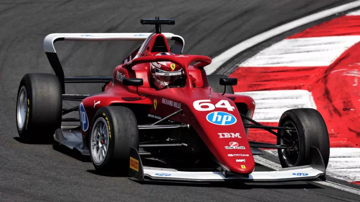 Maya Weug storms to F1 Academy Race 2 victory at Zandvoort to boost title bid