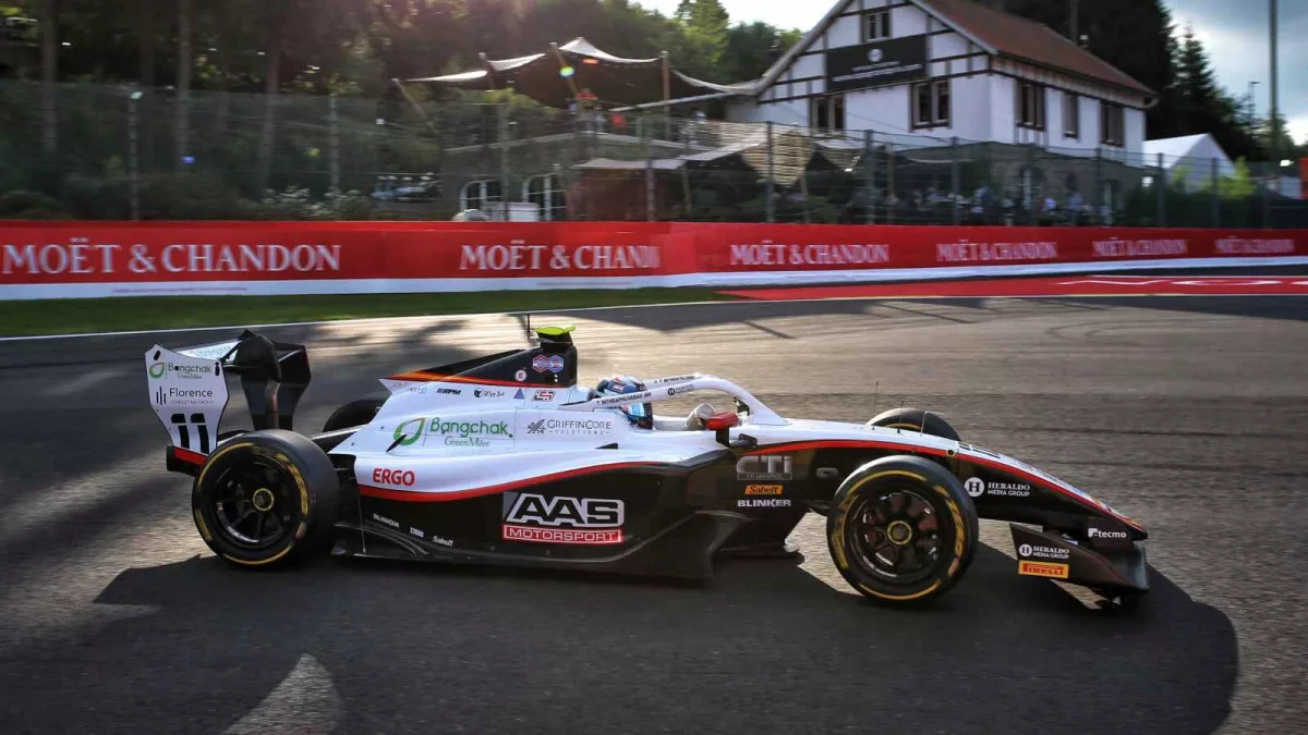 Thai Driver Tasanapol Inthraphuvasak Triumphs in High-Stakes F3 Sprint Race in Hungary