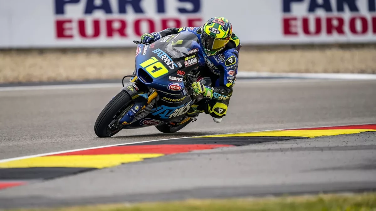 Diogo Moreira cruises to Austria Moto2 victory