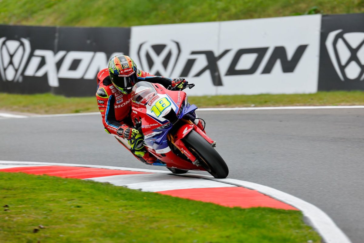 Andrew Irwin Thrives on Transformed Honda for Cadwell Park Podium