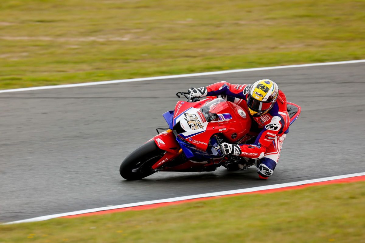 Thrilling Triumphs: Unforgettable Moments from the 2025 British Superbikes at Cadwell Park - Race Results (2)