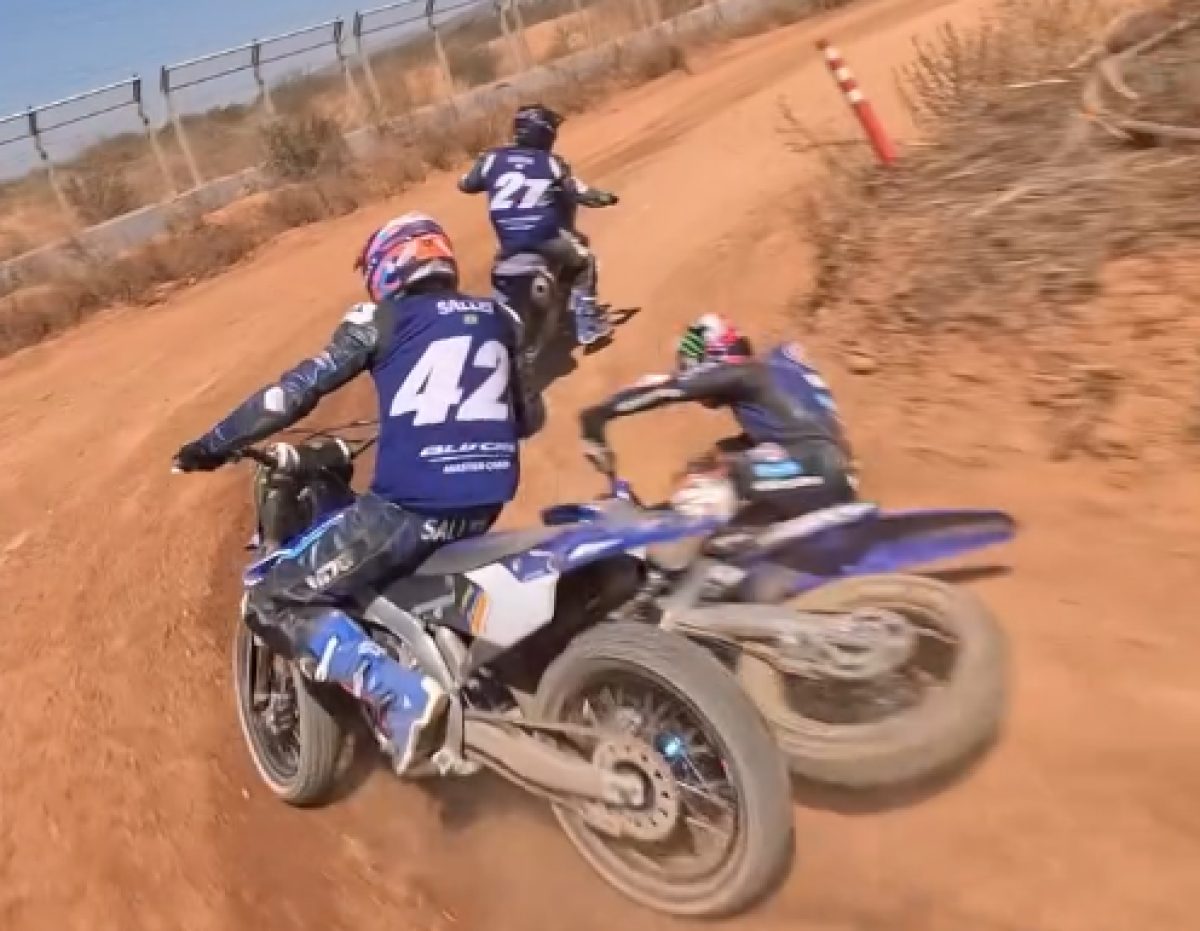 Supersport Showdown: Jonathan Rea's Thrilling Dirt Bike Crash Against Yamaha Prodigies