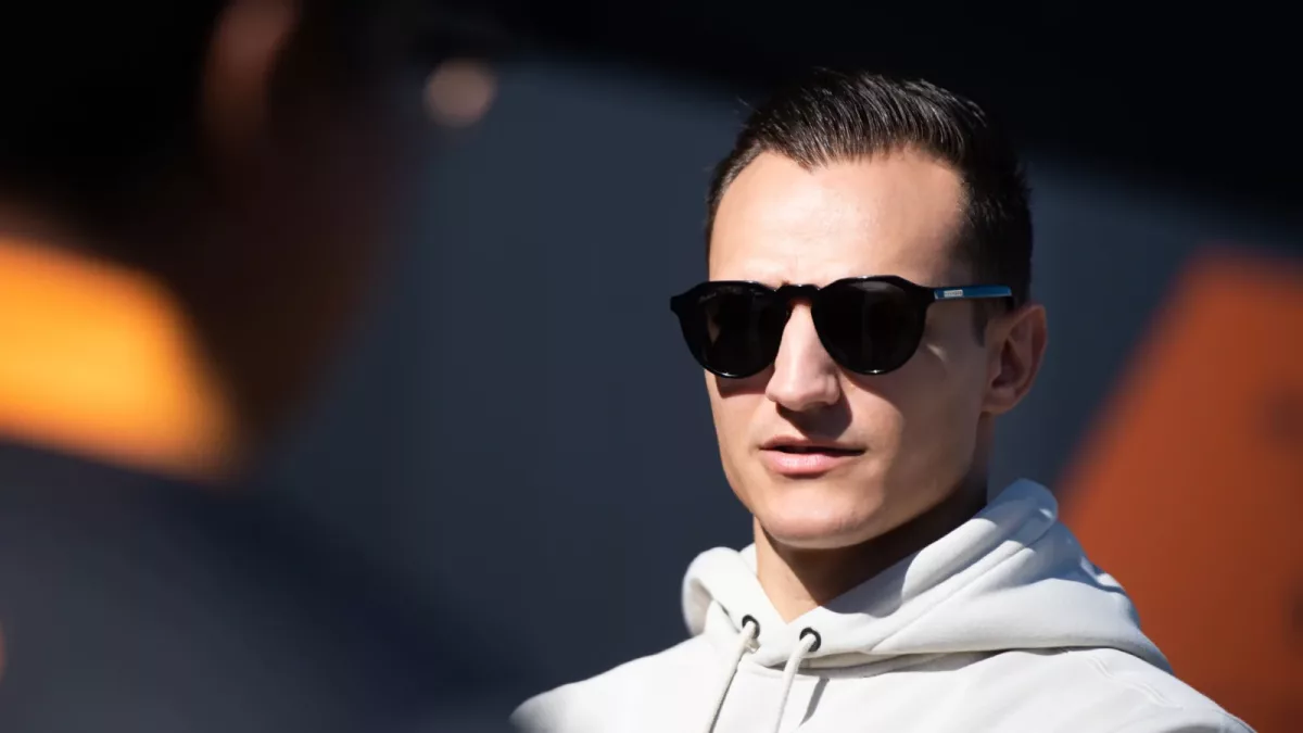 Carlos Sainz Issues Fearless Warning to Alex Palou Amid F1 Speculation