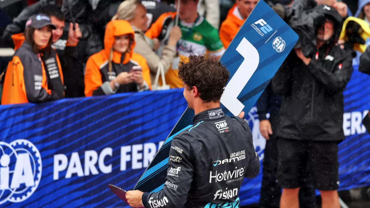 Jak Crawford Triumphs in Baku F2 Feature Race, Keeping Title Hopes Alive