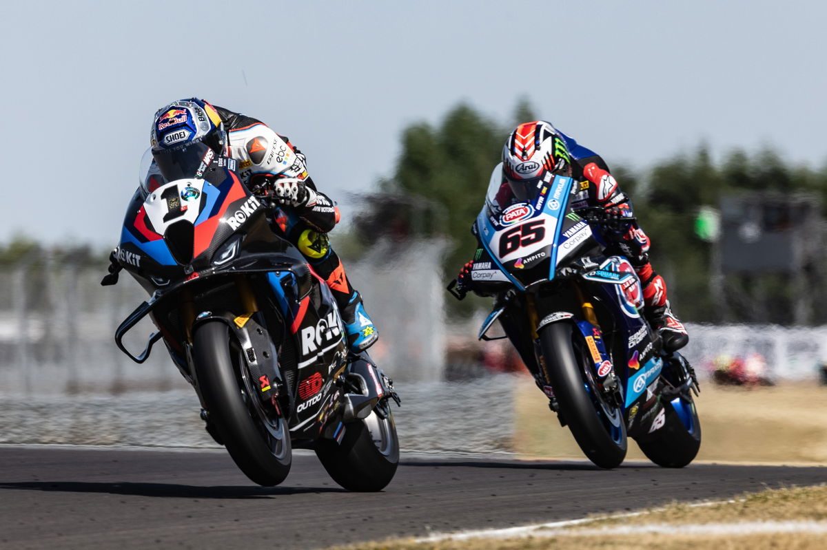 A Heartfelt Gesture: Toprak Razgatlioglu's Unforgettable Bond with Jonathan Rea in WorldSBK