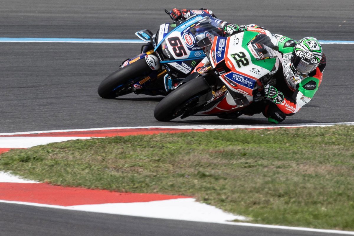 Battle Royale: Alex Lowes Faces Off Against Jonathan Rea in Thrilling WorldSBK Showdown