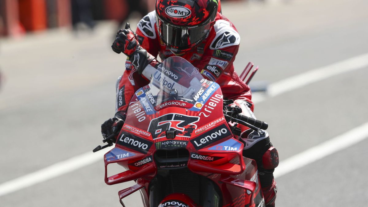 Rising Star Secures Victory: Pecco Bagnaia Triumphs in 2025 Japan MotoGP Sprint, Outpacing Champion Marc Marquez