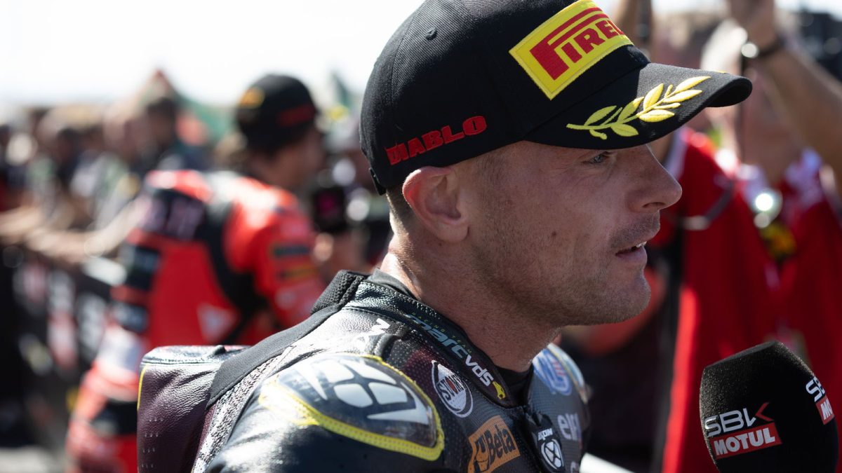 Sam Lowes' Strategic Advantage: A Front Row View of Bulega vs. Razgatlioglu Showdown