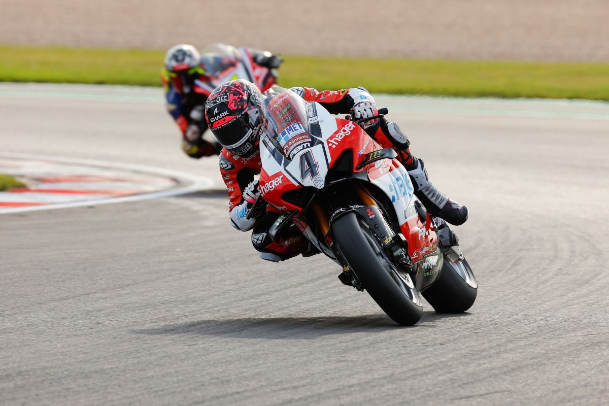 Redding's Triumph: A Last-Lap Showdown at Donington Park