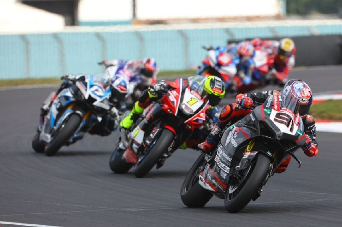 Revving Up the Competition: Top Ducati Rider in British Superbikes Gear Up to Challenge Yamaha