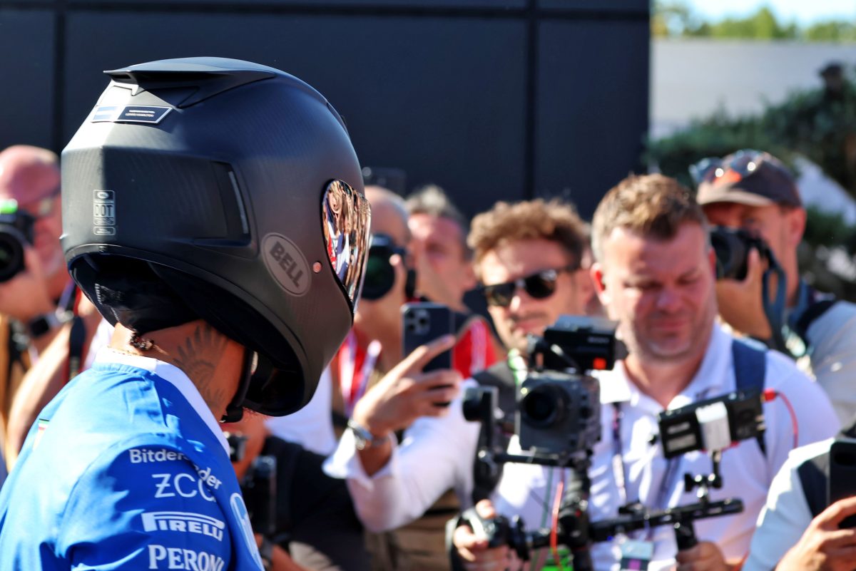 Racing Royalty: Lewis Hamilton’s Thrilling Monza Ride on Tricolore Ducati