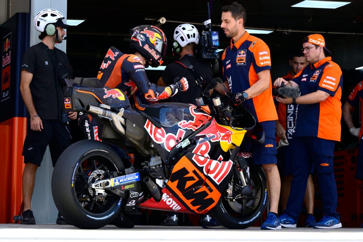 Vinales' Valiant Struggle: Battling Injuries to Race on in MotoGP