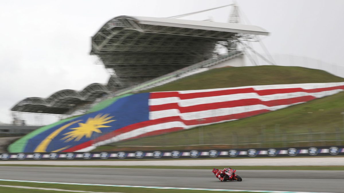 Race Against Time: Malaysian MotoGP Practice Halts Due to Track Oil Spill