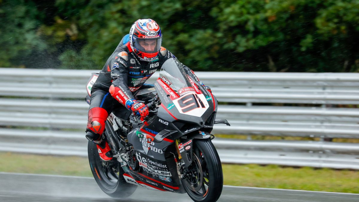 Thrilling Oulton Park Race One: Haslam Claims Second Place with Daring Maneuver