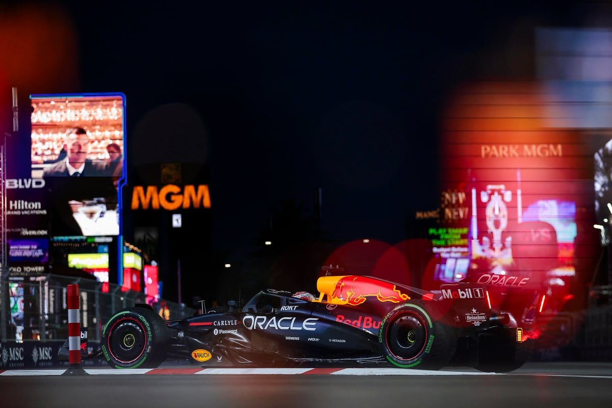 WATCHING THE LAS VEGAS GRAND PRIX: A FAN'S INGENIOUS STRATEGY