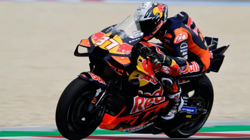 Rising star Pedro Acosta dominates second Valencia MotoGP practice