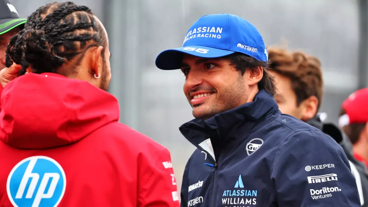 The Unrivaled Sportsmanship of Carlos Sainz amidst Lewis Hamilton’s F1 Turmoil at Ferrari in 2025