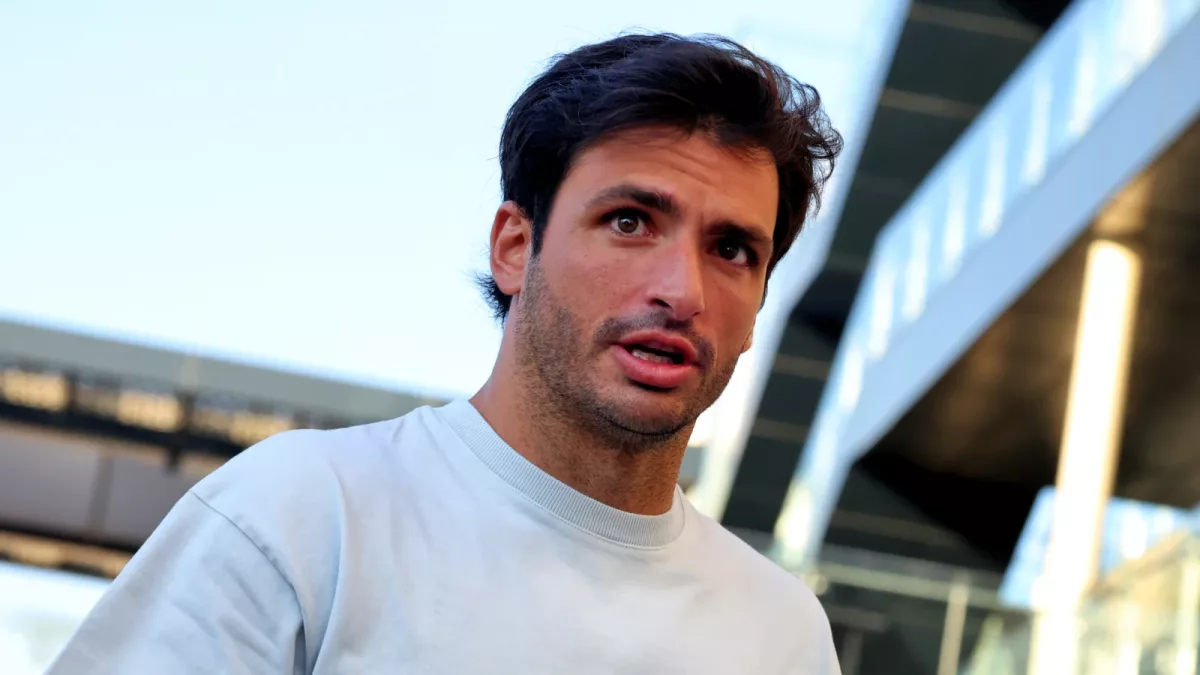 Navigating the Spectrum: Carlos Sainz's Contrasts at Williams