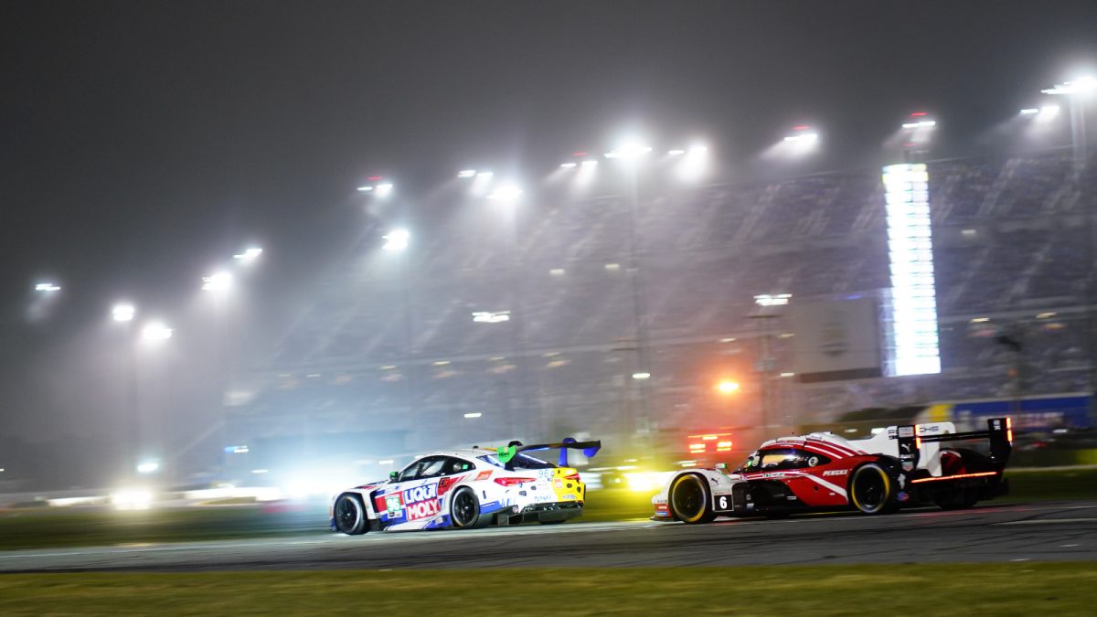 Porsche&rsquo;s Felipe Nasr leads at Daytona as extreme fog causes caution