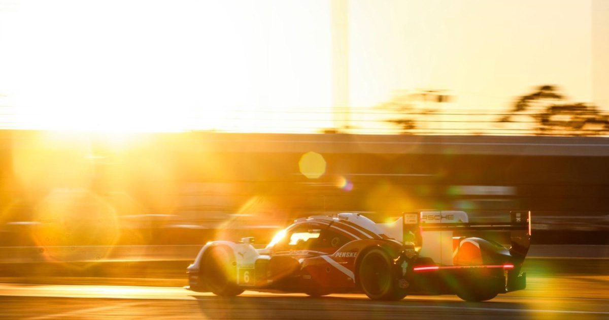 Customer Porsche loses Daytona 24 Hours lead as works team overcome dramatic collision