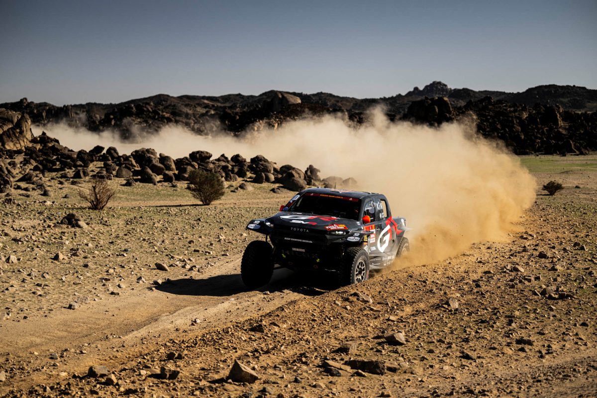 Breathtaking Performance: Saood Variawa and Francois Cazalet Dominate Dakar Stage Eight