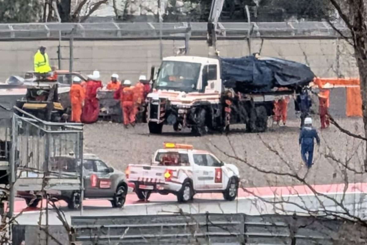 Red Bull Racing's Hurdles: Navigating Uncertainty After Hadjar Crash