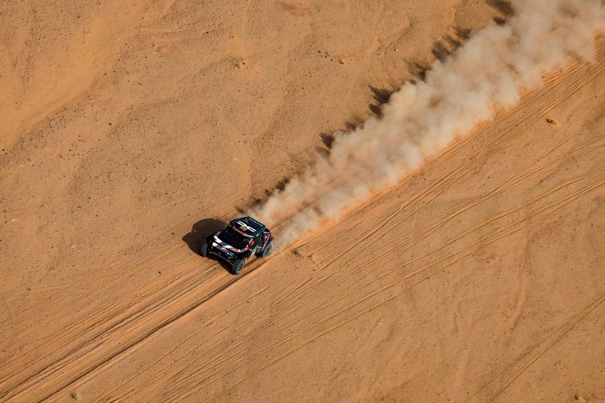 The Sandriders Triumph: Dacia Dominates Stage Six with a One-Two Finish