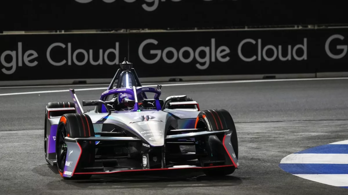 Pascal Wehrlein takes Formula E title lead with Jeddah E-Prix masterclass