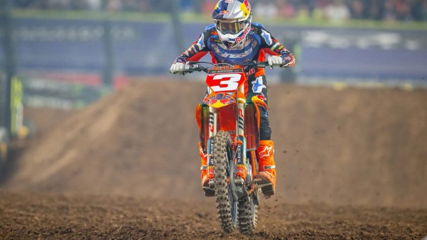 Tomac Triumphs in Seattle AMA Supercross Battle as Lawrence Stumbles
