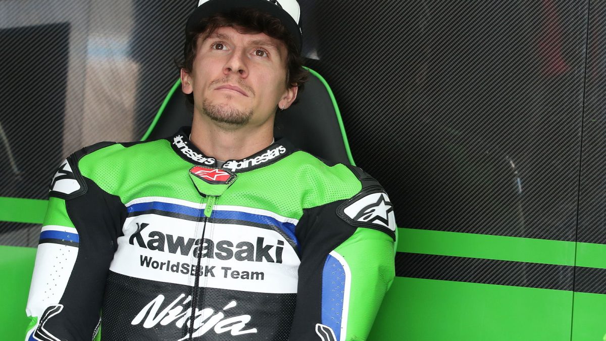 Thrilling Pit Stop: WorldSBK Star Unleashes Unmatched Show on Road to 2026 Season