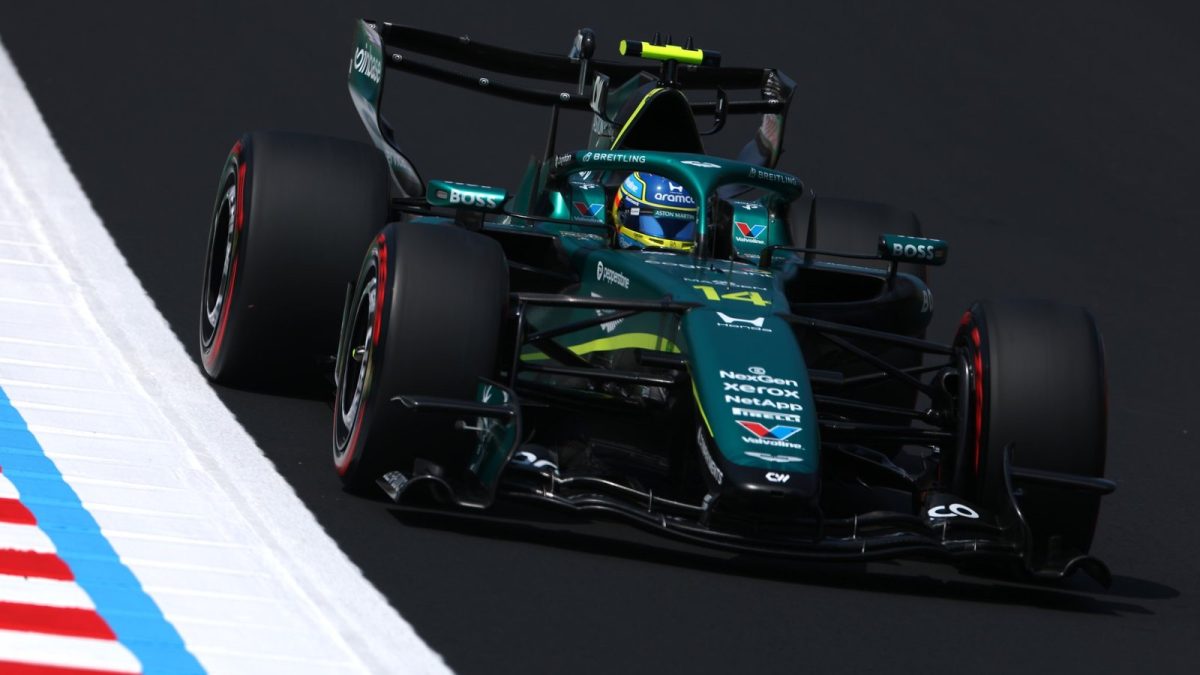 Aston Martin&rsquo;s pace deficit labelled &ldquo;embarrassing&rdquo; by F1 pundit Karun Chandhok