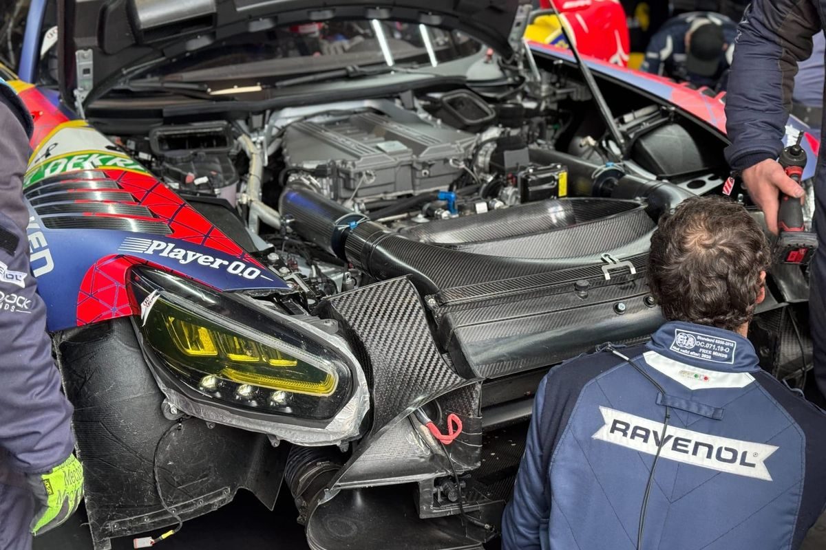 Unforeseen Twist: Verstappen/Auer Miss Out on Expected Nordschleife Triumph