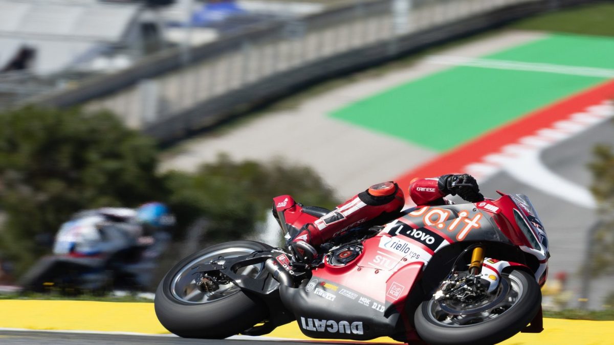 Thrilling Start to 2026 Dutch WorldSBK: Nicolo Bulega Leads with BMWs Facing Early Challenges