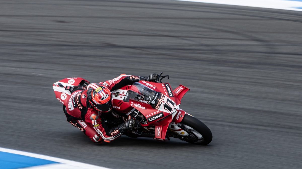 2026 Dutch WorldSBK Superpole Race LIVE: Nicolo Bulega closing in on history