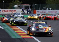 Scandal on the Track: Chaos Erupts in Pitlane as F1 Star’s Team Engages in a Shocking Altercation