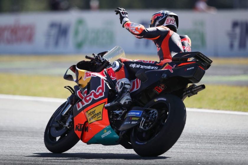 Acosta on pole as Aprilia title duo flounder