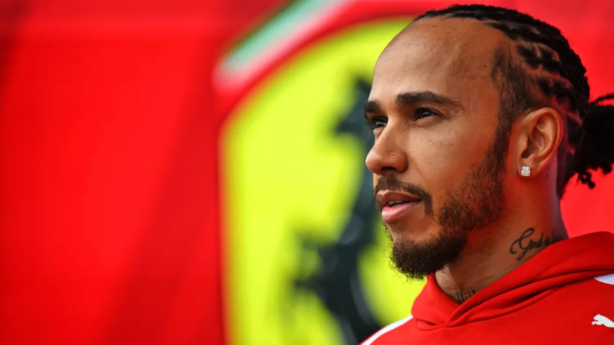 Controversy on the Racetrack: Lewis Hamilton's Gesture Raises Double-standards Debate among Formula 1 Drivers