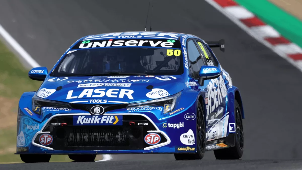 &Aacute;r&oacute;n Taylor-Smith makes triumphant return with historic BTCC victory at Brands Hatch