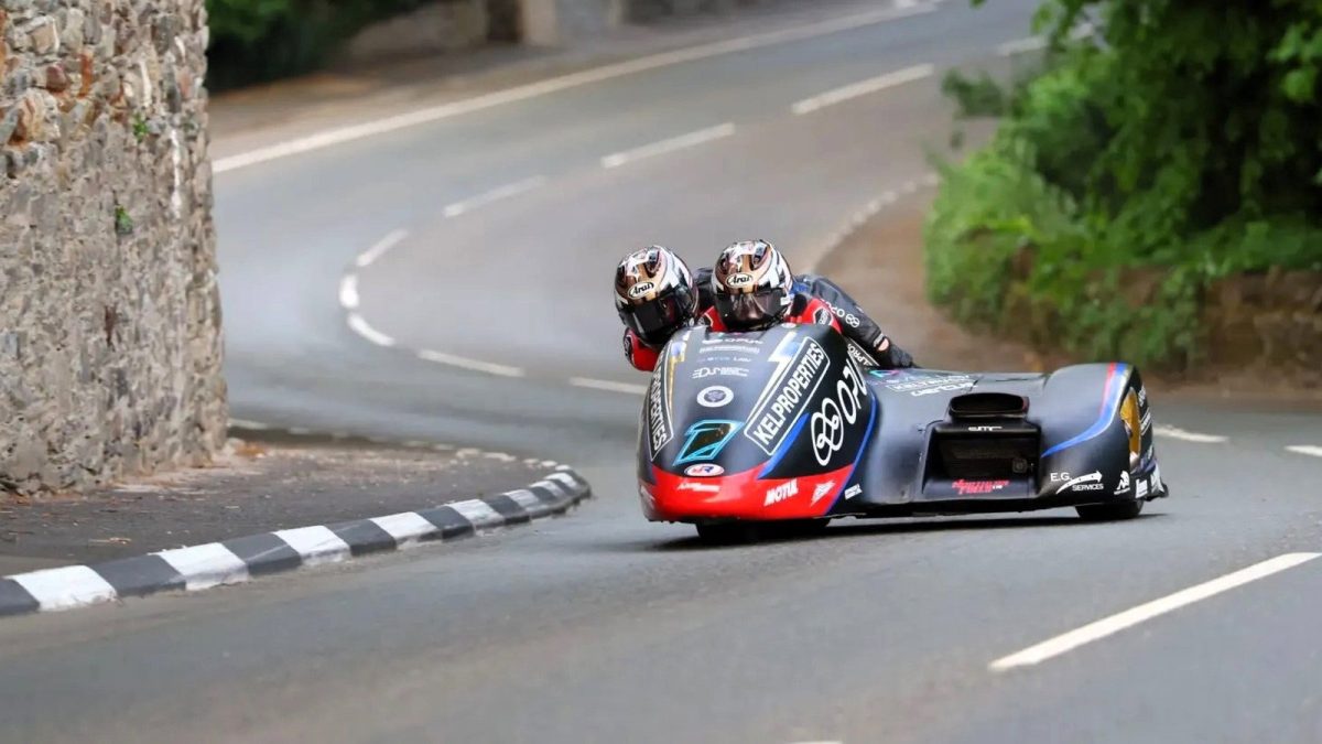 High-Stakes Drama at Isle of Man TT Qualifying: The Unforgettable Collision of Crowe Sidecars