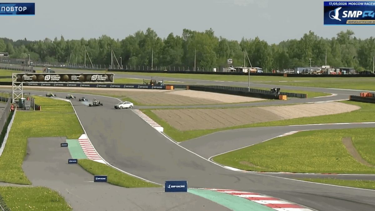 WATCH: Disaster narrowly avoided after safety car enters track in Russian F4 race