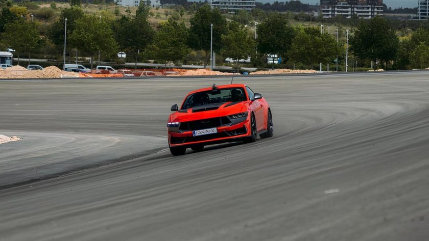 Carlos Sainz Showcases Skill and Determination in Thrilling First Lap at F1 Madrid Circuit